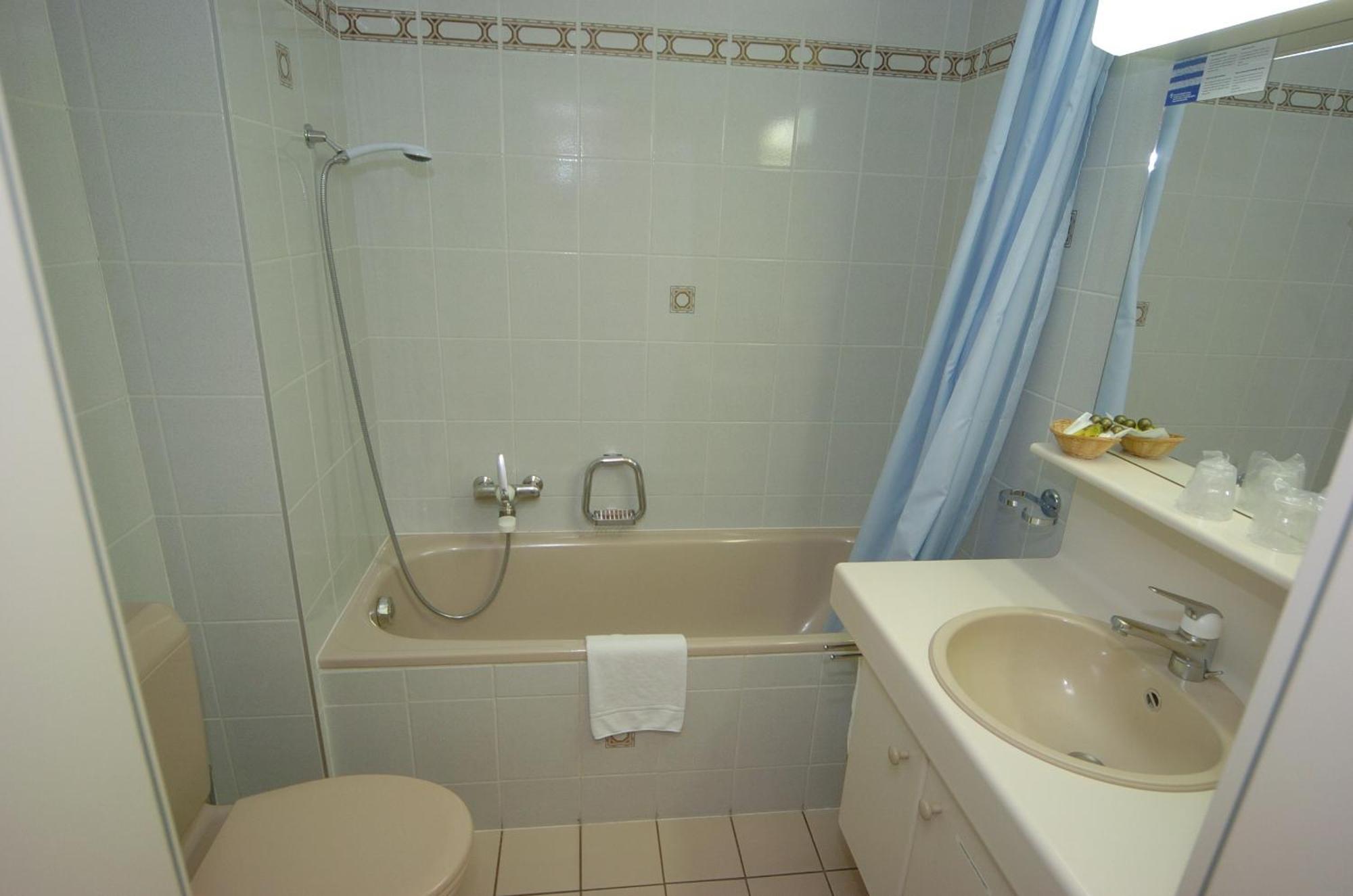 Hotel Le Cedre Bex Quarto foto